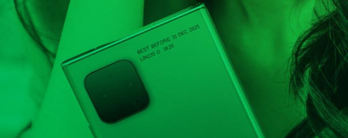 generic smartphone displaying a best before date on its back